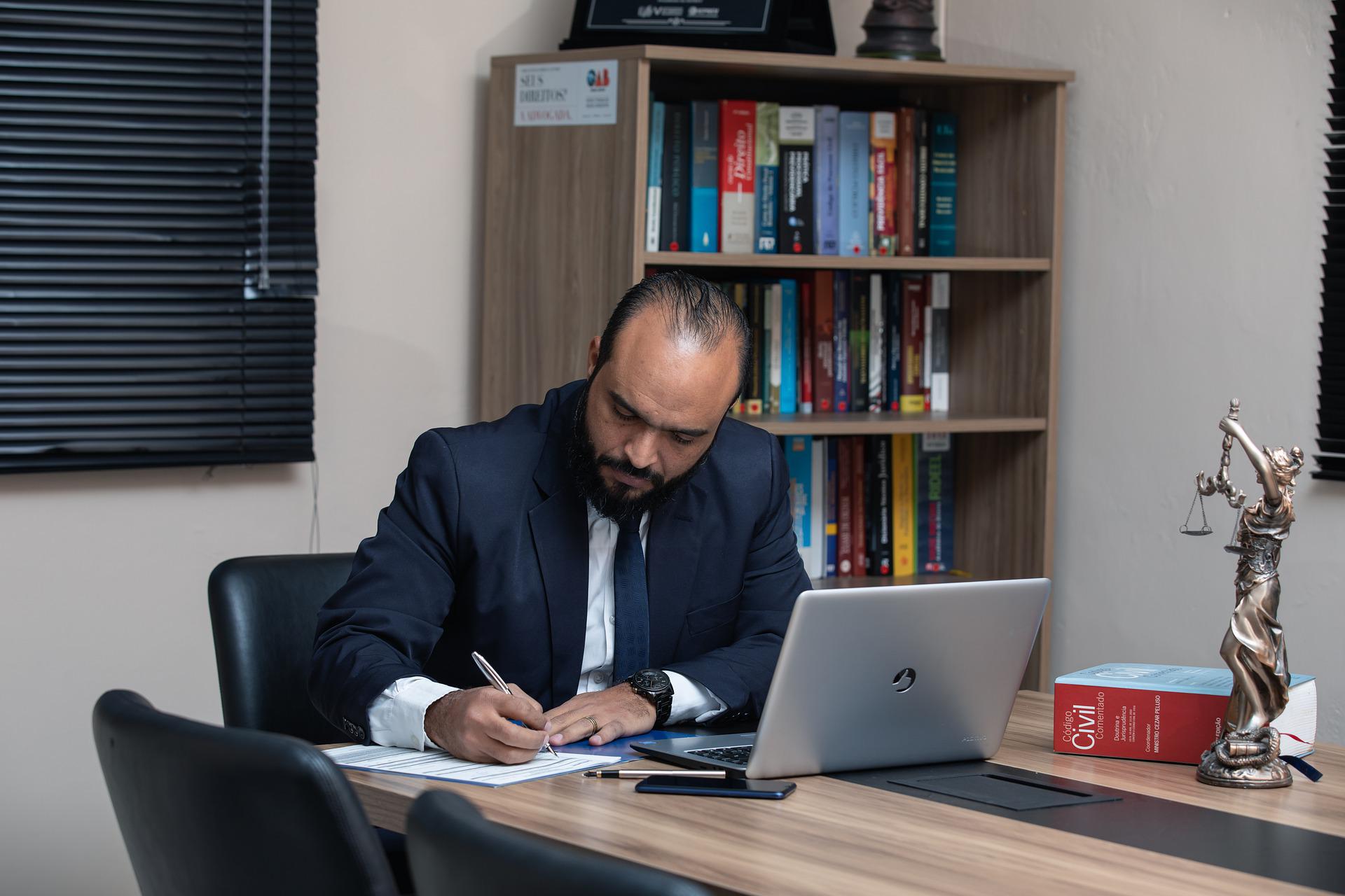 Comment changer son avocat en pleine procédure ?